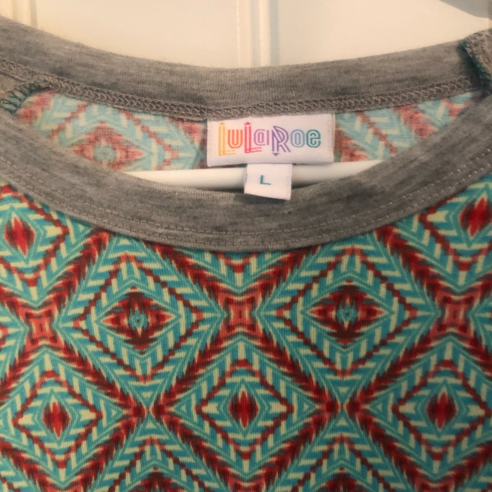 Lularoe Randy Tee - Picture 2 of 2